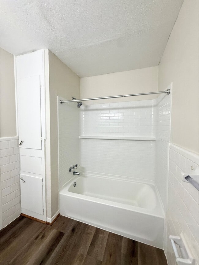 Building Photo - 500 Willow Dr