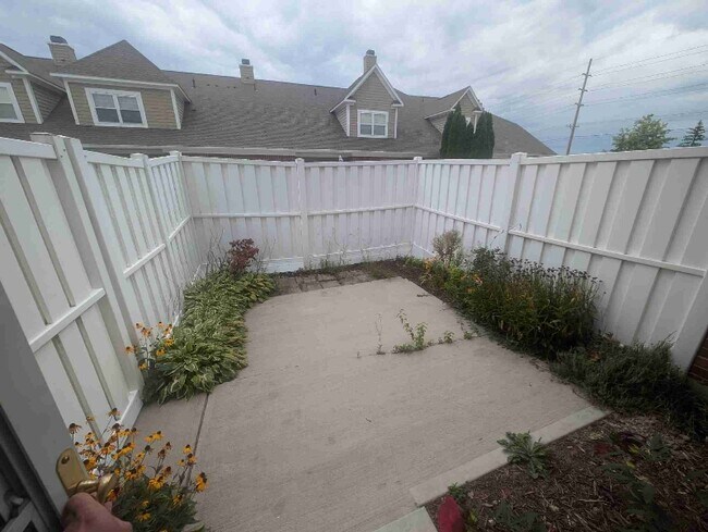 Building Photo - 15554 Smithfield Dr