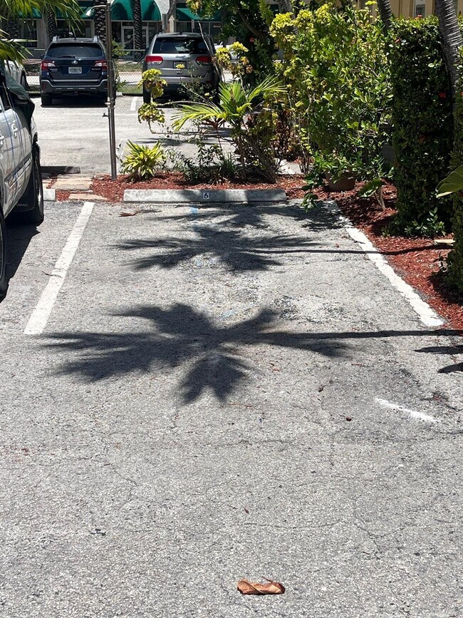 Building Photo - 441 Collins Ave