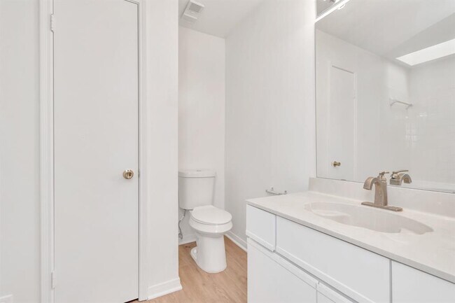 Building Photo - 9800 Pagewood Ln