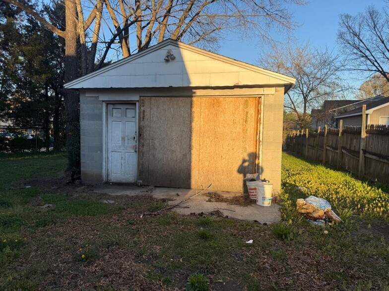 Building Photo - 706 Mcpherson St