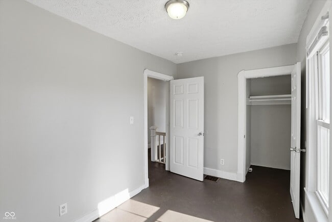 Building Photo - 510 N Beville Ave