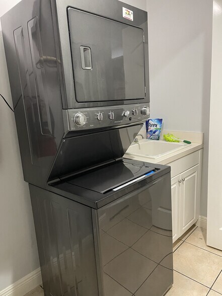 Building Photo - 2110 W First St