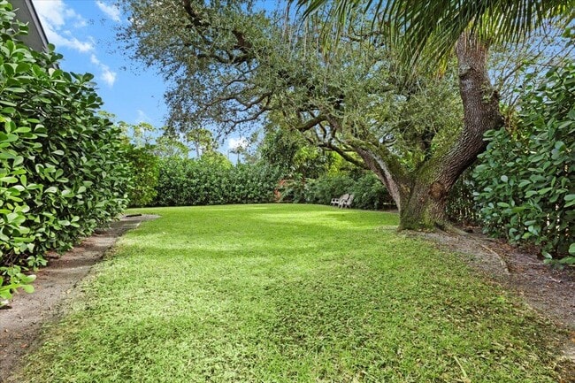 Building Photo - 5136 Beechwood Rd