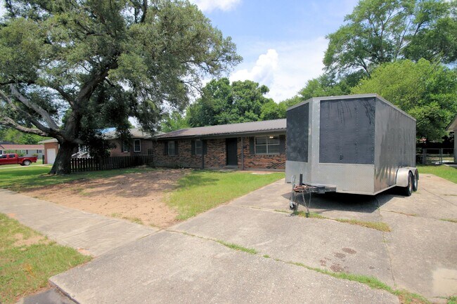Building Photo - 260 Glenview Ave