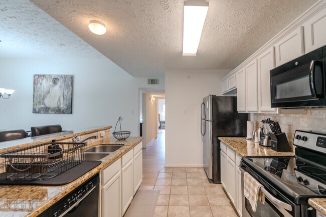 Building Photo - 8051 Bay Branch Dr