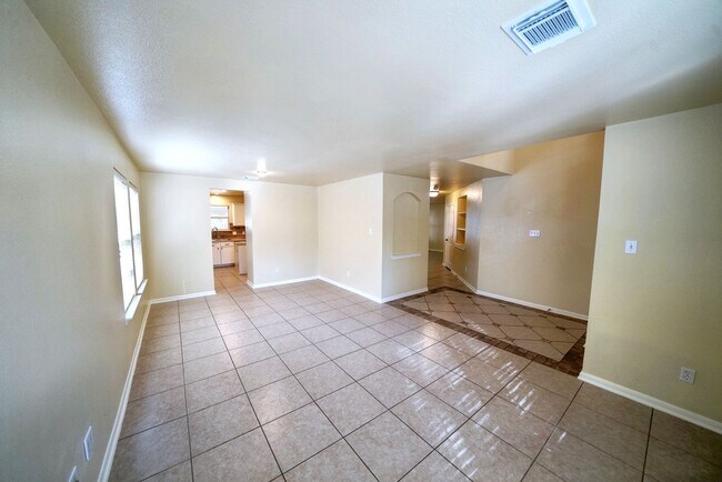 Building Photo - Beautiful Rental now available in Thistle Creek (Schertz) - 5 Bedrooms! Realtor Commission: $750