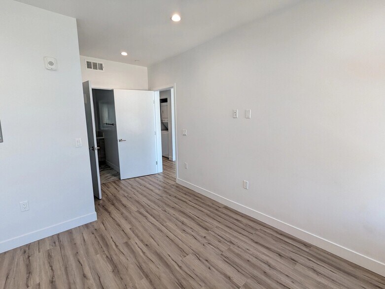 Building Photo - 338 Mariposa Ave