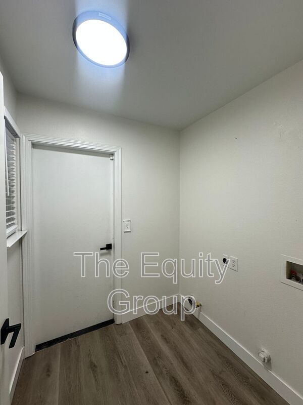 Building Photo - 1421 E Mesa Ct