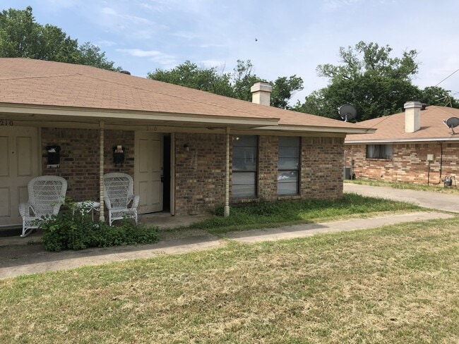 Primary Photo - Cozy Half Duplex in Irving!!