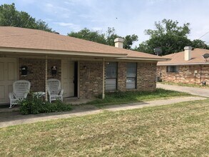 Building Photo - Cozy Half Duplex in Irving!!