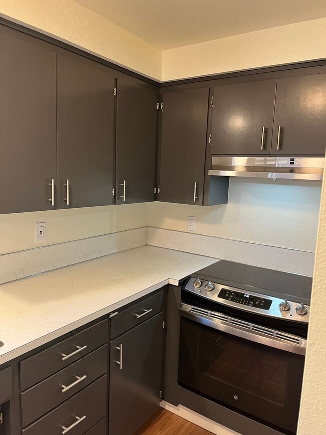 Building Photo - cap03 - NE 106th