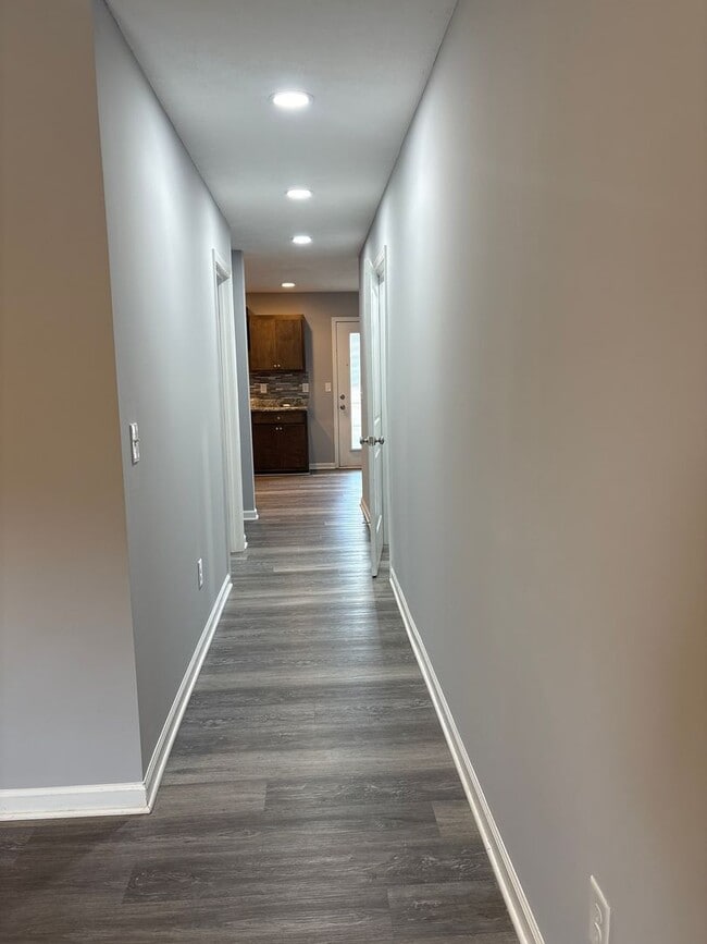 Building Photo - 315 Davis St