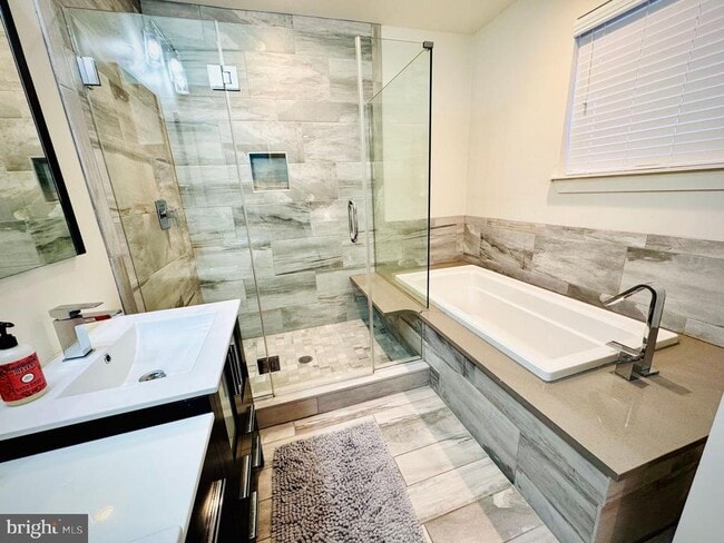 Building Photo - 1012 S Randolph St