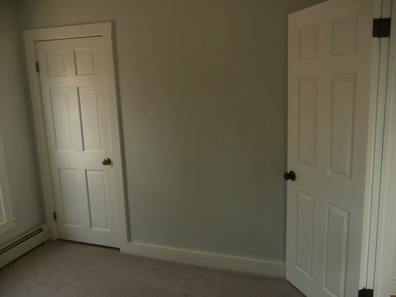 Building Photo - 76 Main St