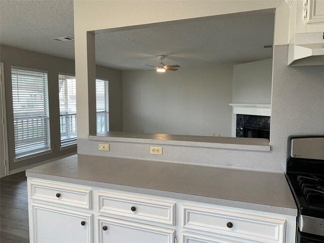 Building Photo - 585 Warsaw Dr