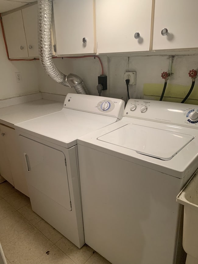 Building Photo - 4627 E Capitol St SE