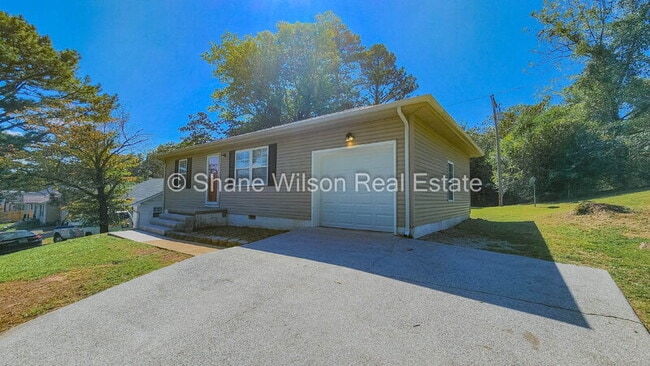 Building Photo - 1005 Mountain View Dr