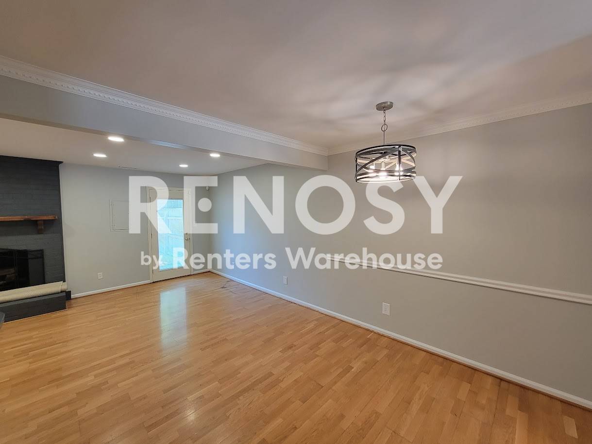 Building Photo - 914 Wildwood Square Ct