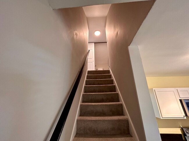 Building Photo - DELHI TWP- Spacious 4 bedroom 3 bath Cape Cod with garage