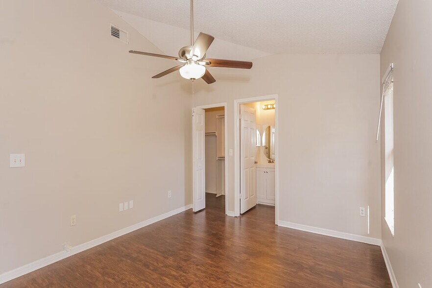 Building Photo - 14280 Rensselaer Rd