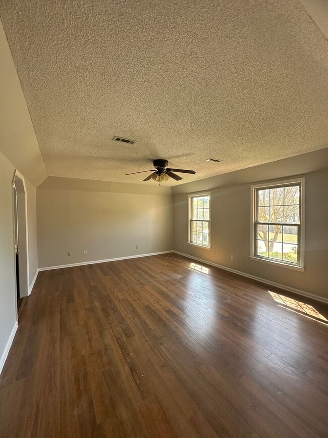 Building Photo - Valley Stream Subdivision!!