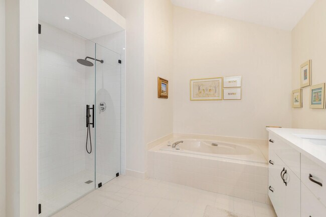 Building Photo - 2725 Meadowlark Ln