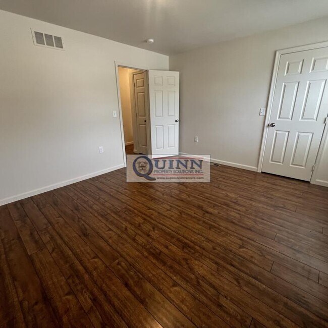 Building Photo - 317 Willow Dr