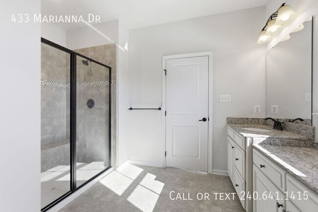 Building Photo - 433 Marianna Dr