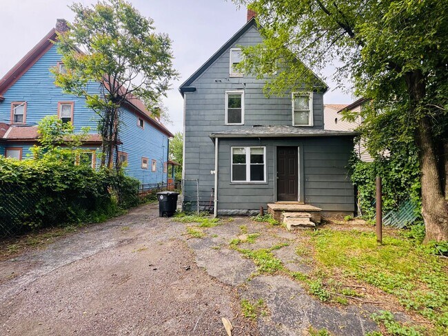 Building Photo - 10630 Kimberly Ave