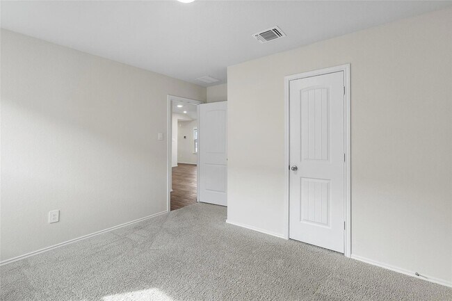 Building Photo - 133 Frogmore Lp