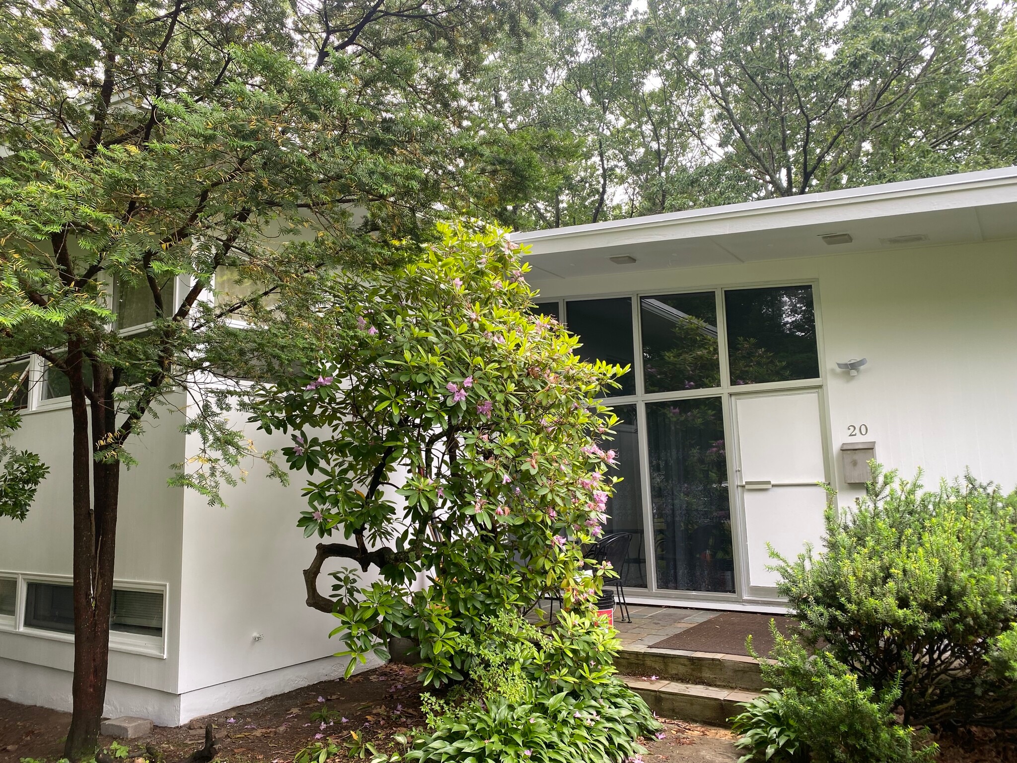 Building Photo - 20 Greenleaf Dr