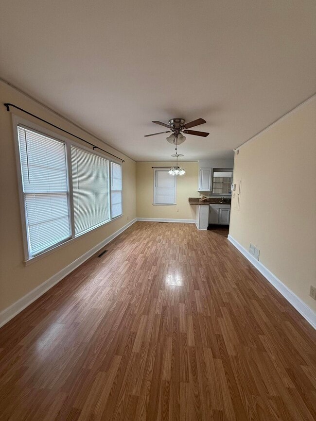 Building Photo - 119 Woodside Rd