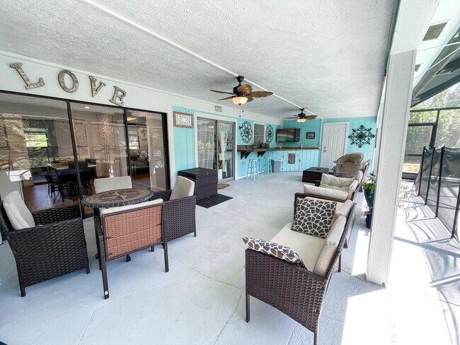 Building Photo - 6432 SE Clairmont Pl