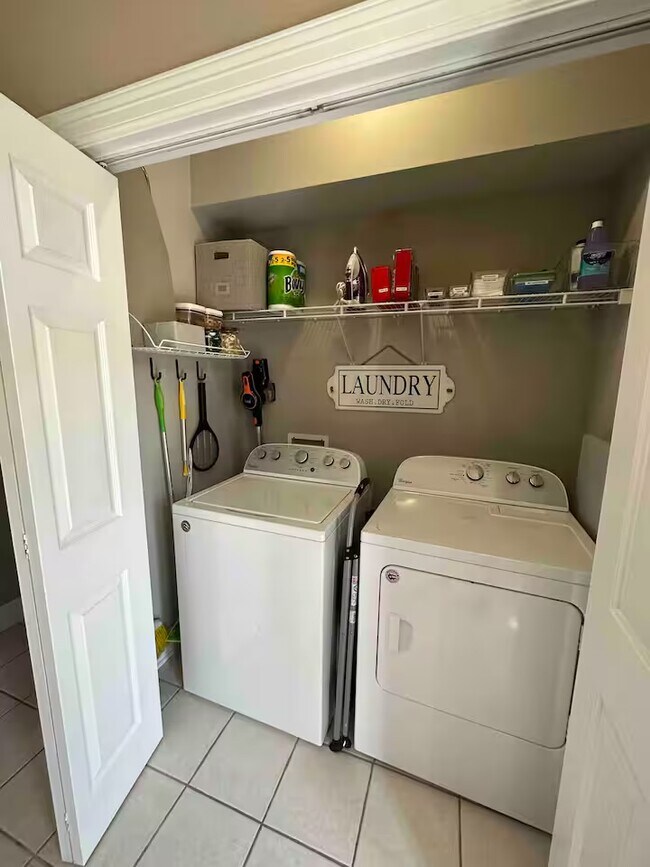 Building Photo - 2210 Christian St