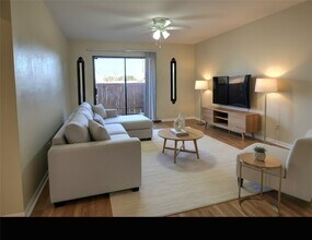 Building Photo - 8433 Hearth Dr