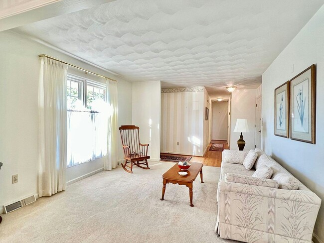 Building Photo - 4946 Appletree Dr