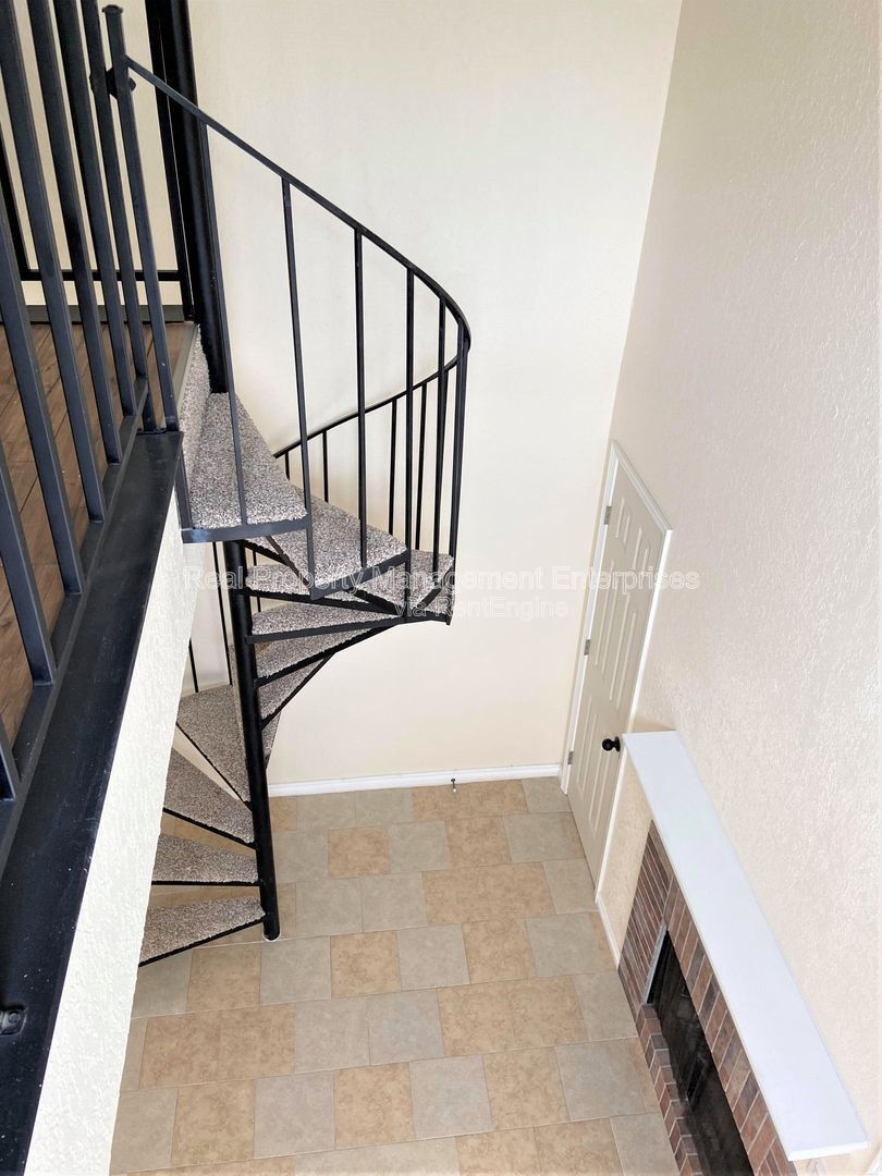 Building Photo - 11530 N May Ave