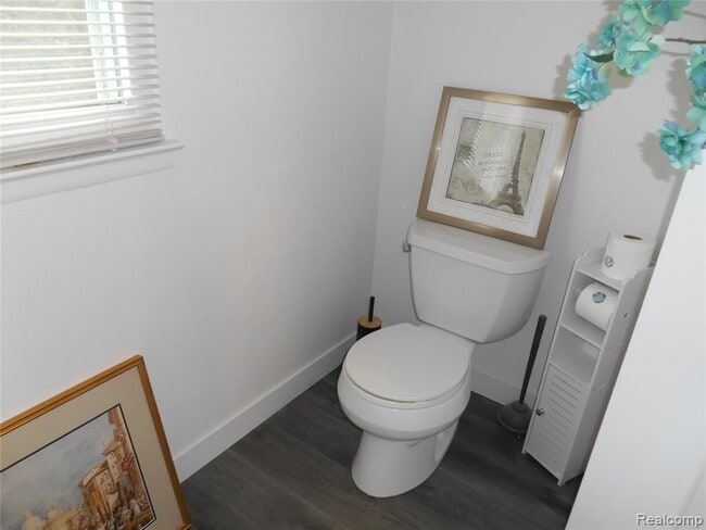 Building Photo - 1440 W Elmwood Ave