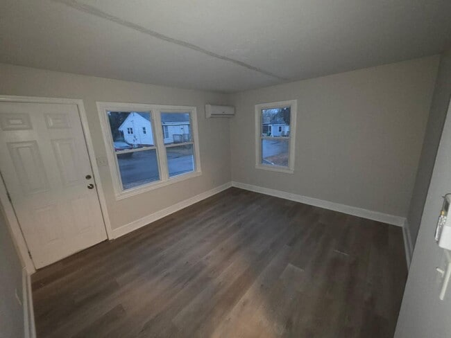 Building Photo - 115 Chestnut Dr