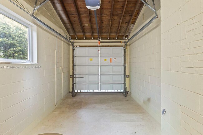 Building Photo - 718 SW 26th Rd