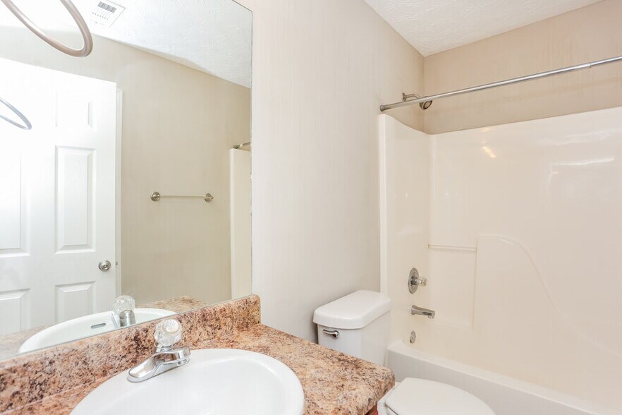 Building Photo - 398 Glenleigh Dr
