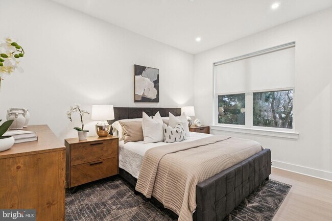 Building Photo - 30 W Allens Ln