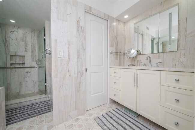 Building Photo - 770 S Palm Ave