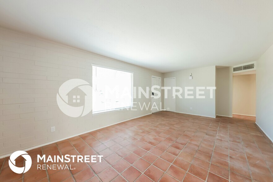 Building Photo - 4714 N 49th Dr