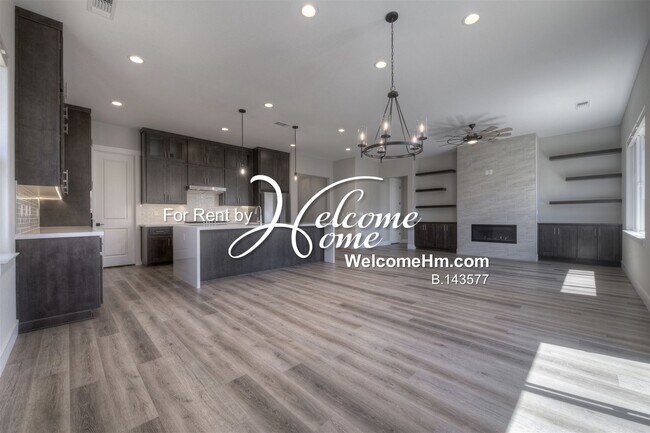 Building Photo - 262 Commodore Dr