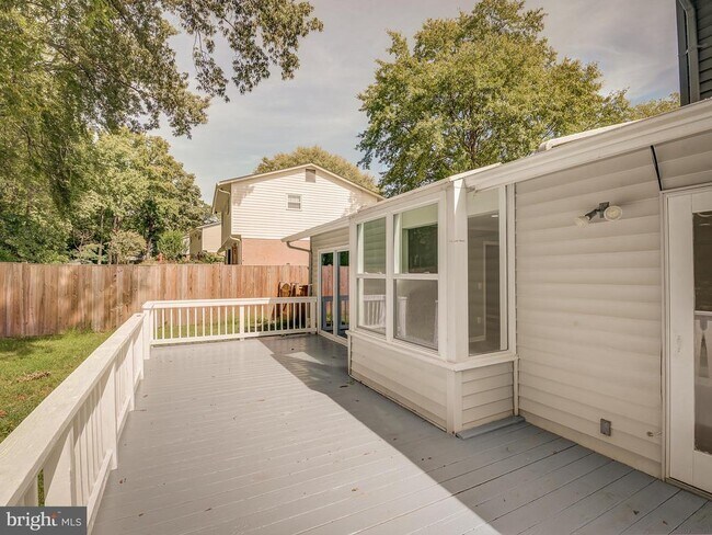 Building Photo - 6812 Landor Ln
