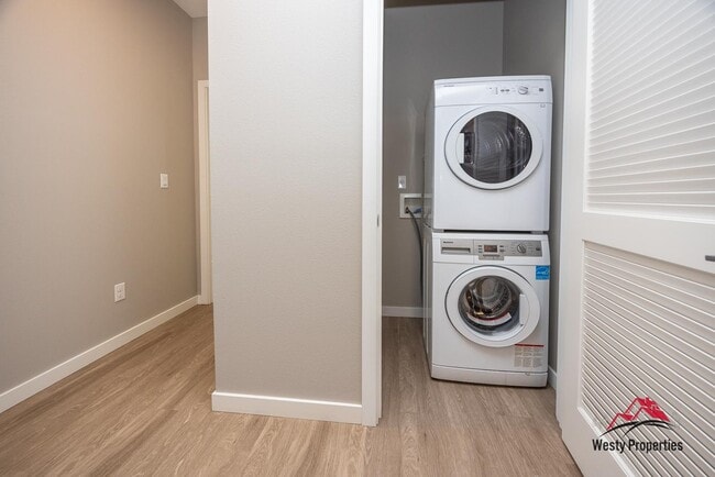 Building Photo - 110 N Blandena St