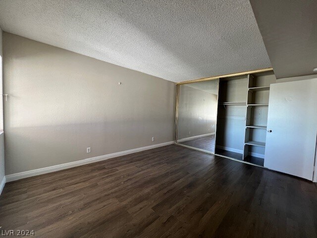 Building Photo - 1390 E Vegas Valley Dr