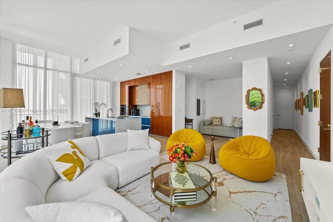 Building Photo - 2655 S Bayshore Dr